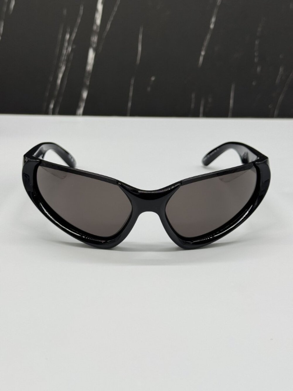 NEW BALENCIAGA BB0202S 001 BLACK OVERSIZED WOMEN SUNGLASSES BALENCIAGA EYEWEAR - Picture 4 of 12